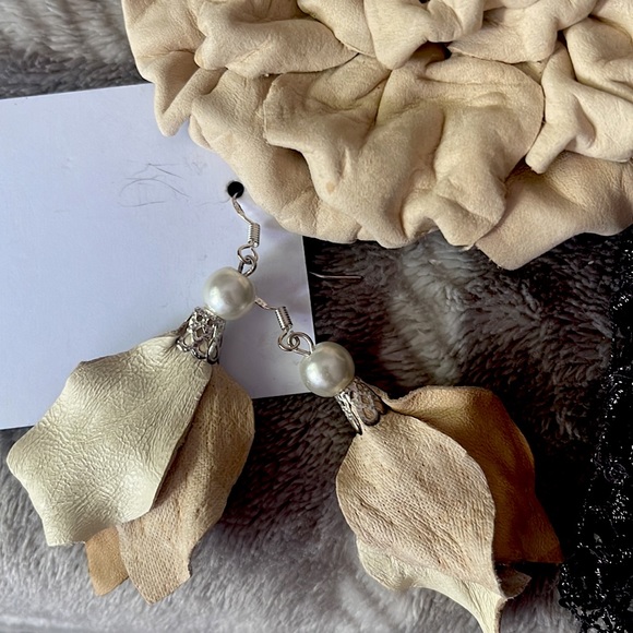 Handmade Real Leather And Stainless Steel Earrings with Matching Flower Pin - Picture 5 of 6